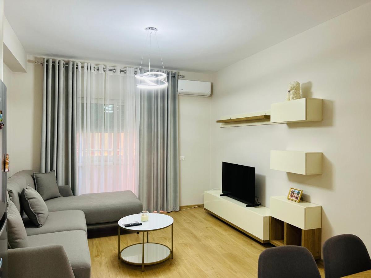 Lovely Apartment, Free Parking Tirana Esterno foto