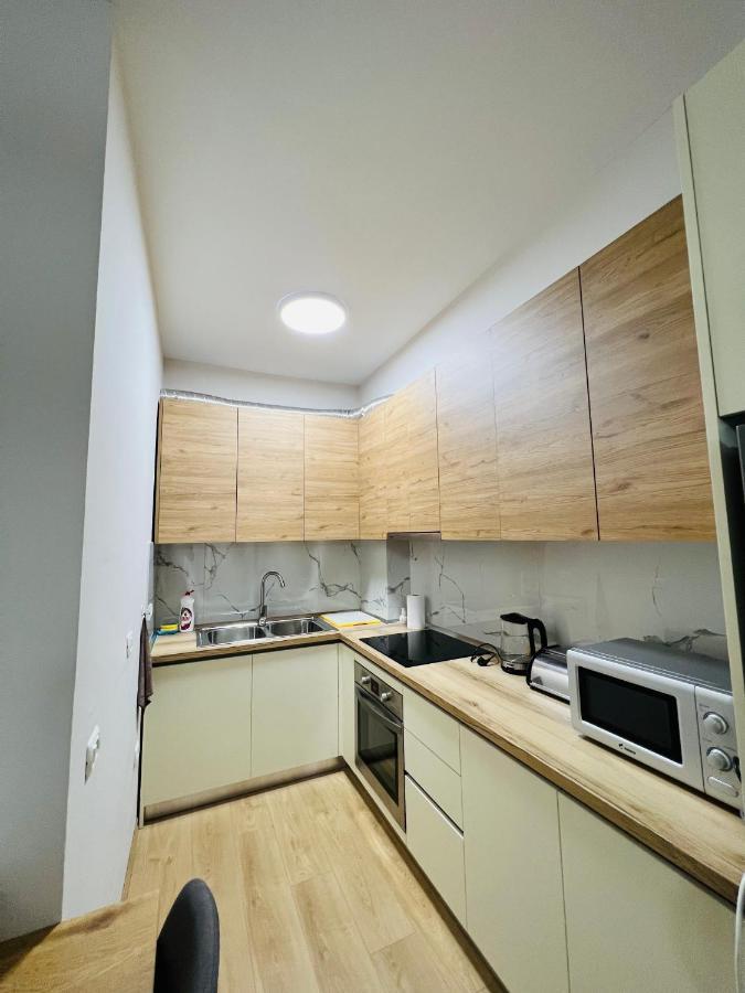Lovely Apartment, Free Parking Tirana Esterno foto