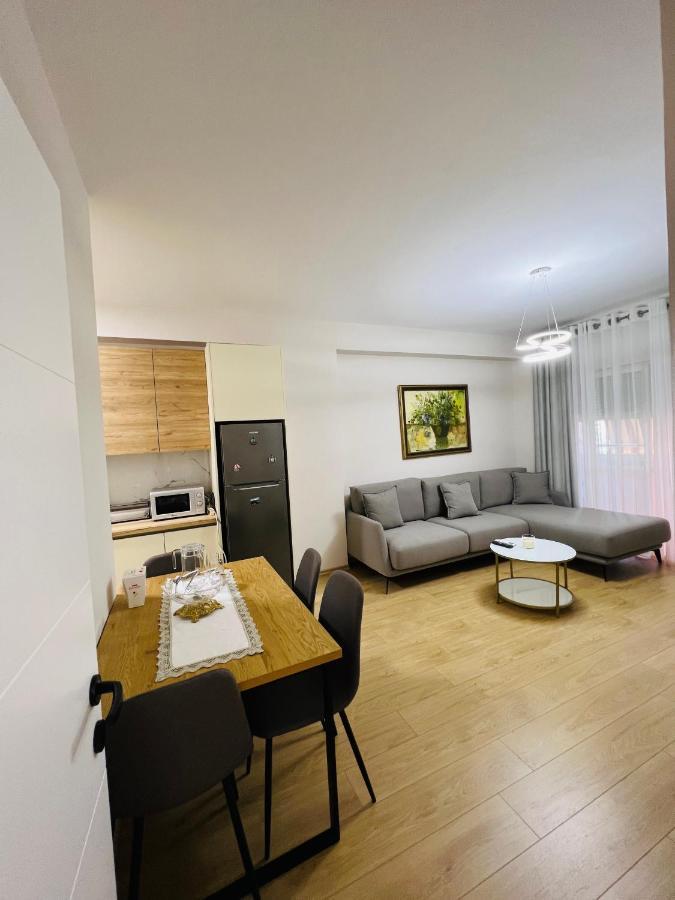 Lovely Apartment, Free Parking Tirana Esterno foto