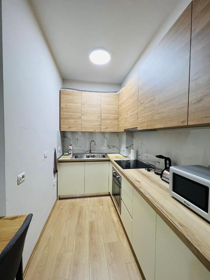 Lovely Apartment, Free Parking Tirana Esterno foto