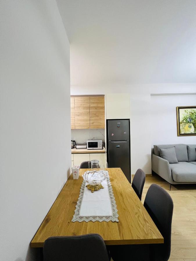 Lovely Apartment, Free Parking Tirana Esterno foto