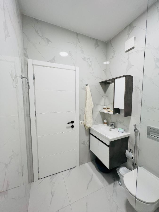 Lovely Apartment, Free Parking Tirana Esterno foto