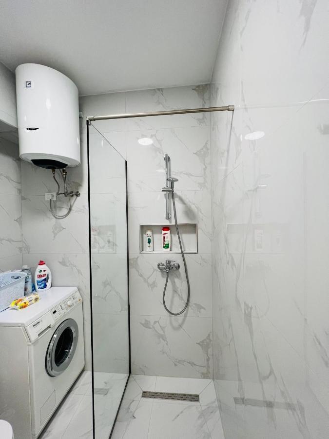 Lovely Apartment, Free Parking Tirana Esterno foto