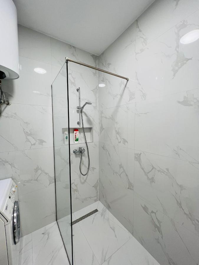Lovely Apartment, Free Parking Tirana Esterno foto